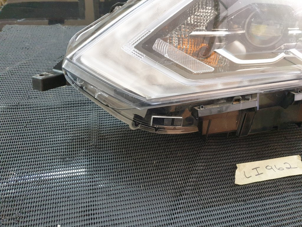 Nissan X-Trail Left Headlight