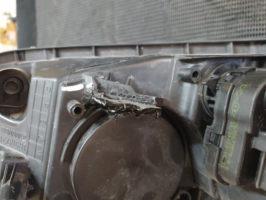 Renault Kadjar Right Headlight