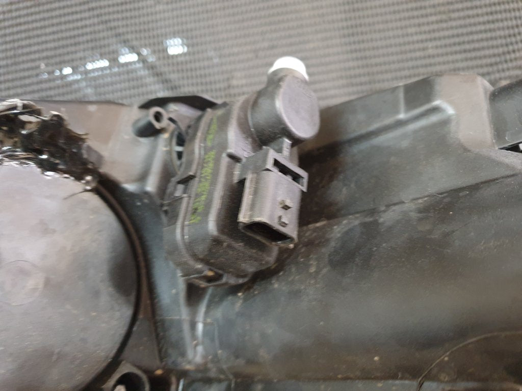 Renault Kadjar Right Headlight