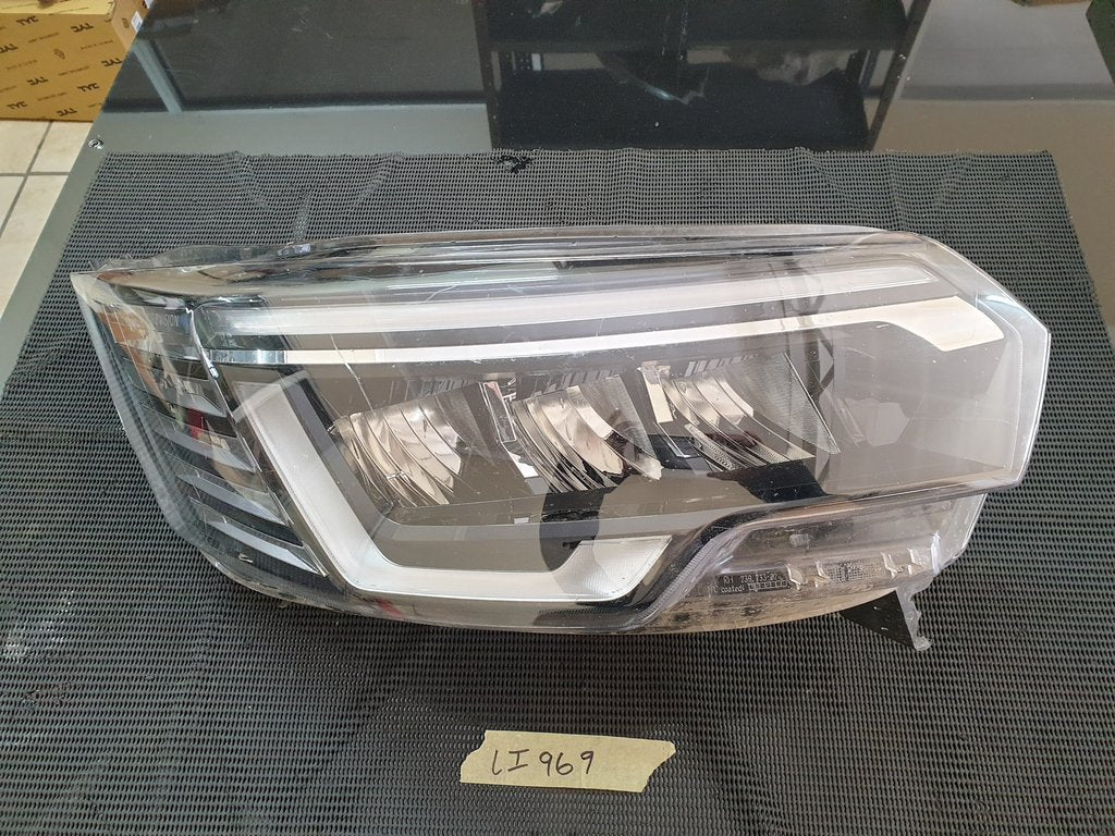 Renault TRAFIC 2.0 DCI Right Headlight