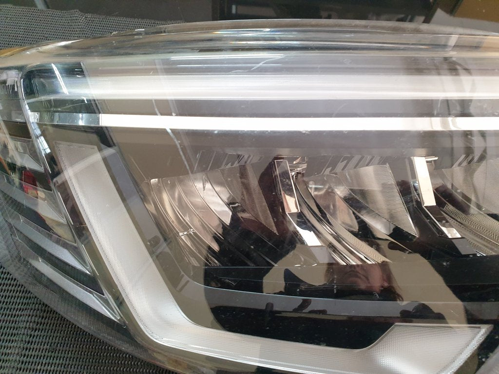 Renault TRAFIC 2.0 DCI Right Headlight