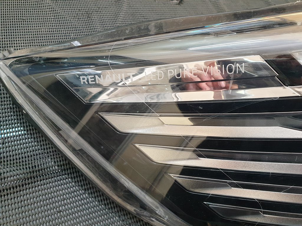 Renault TRAFIC 2.0 DCI Right Headlight