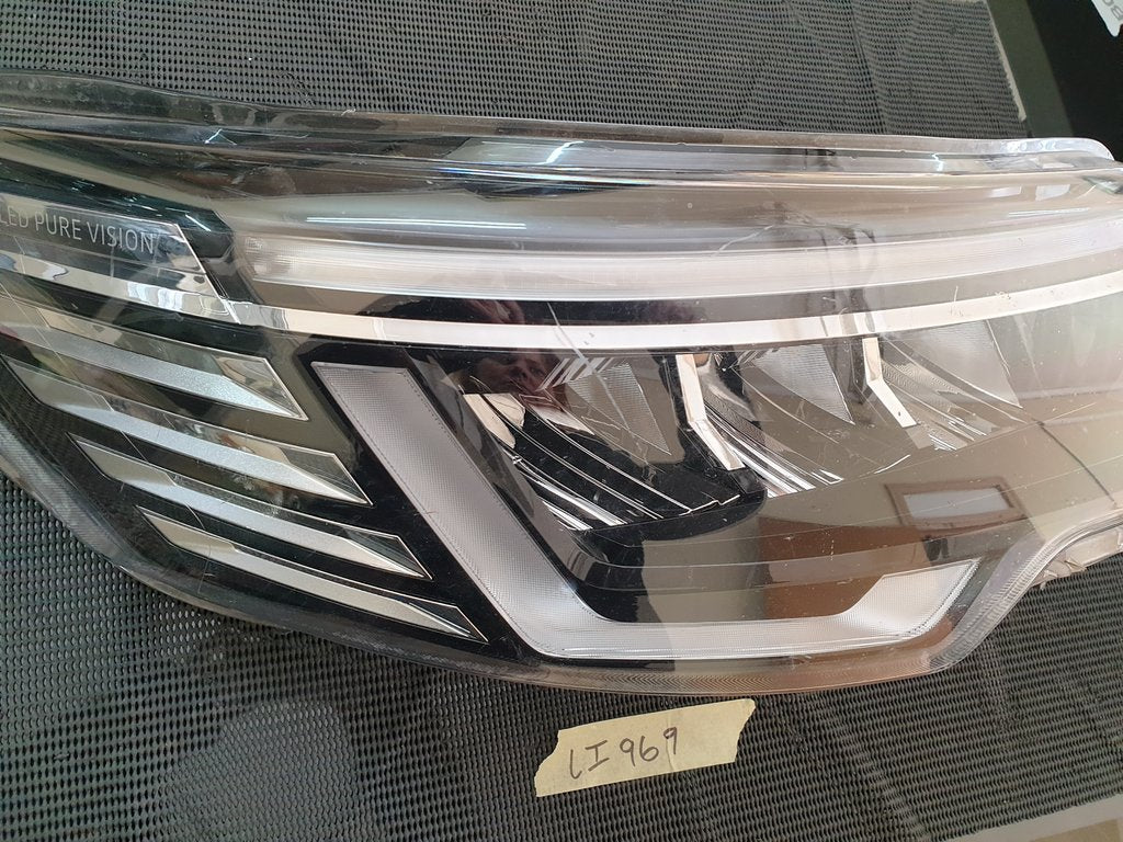 Renault TRAFIC 2.0 DCI Right Headlight