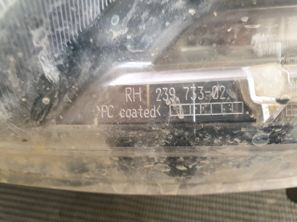 Renault TRAFIC 2.0 DCI Right Headlight
