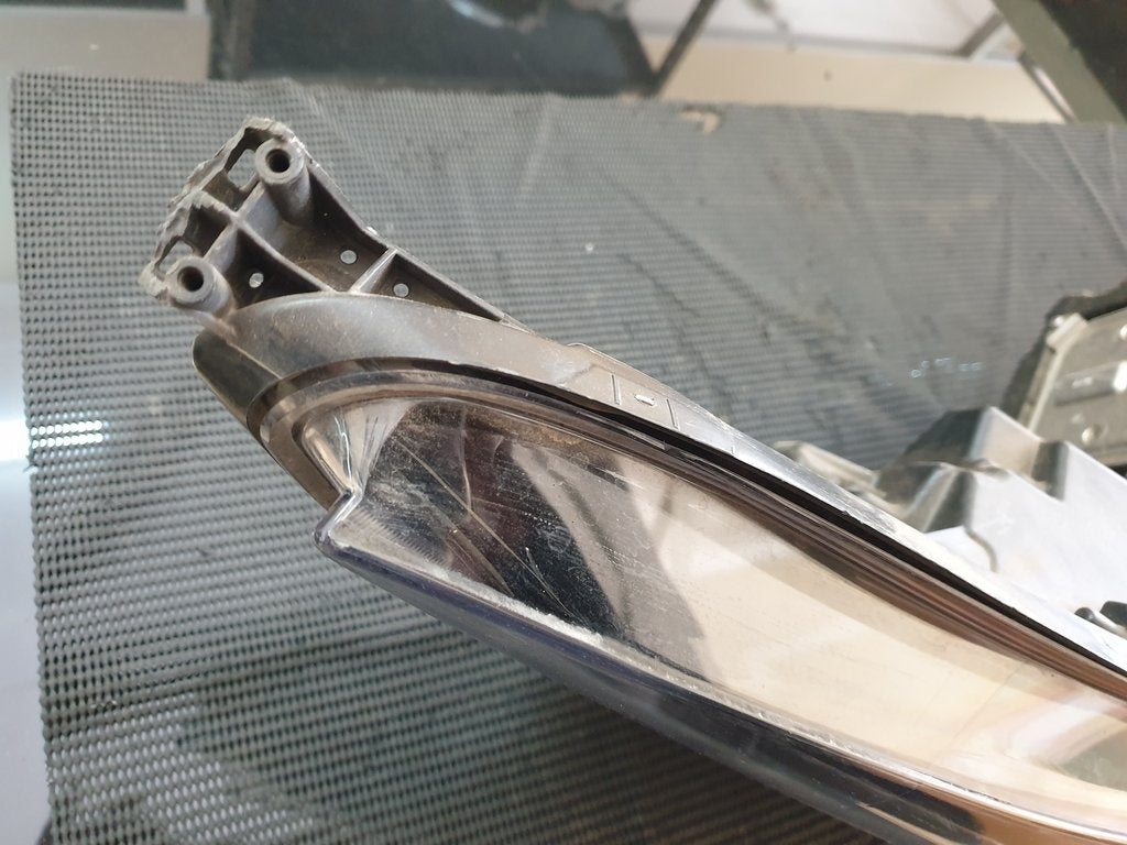 Renault TRAFIC 2.0 DCI Right Headlight