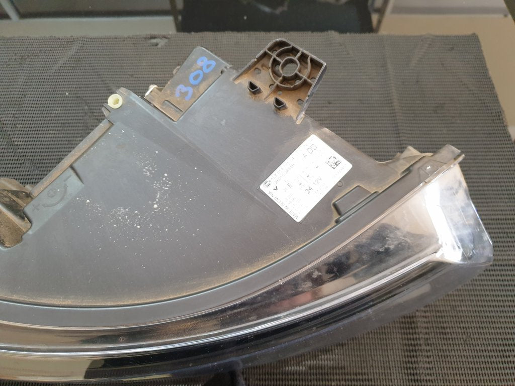 Renault TRAFIC 2.0 DCI Right Headlight