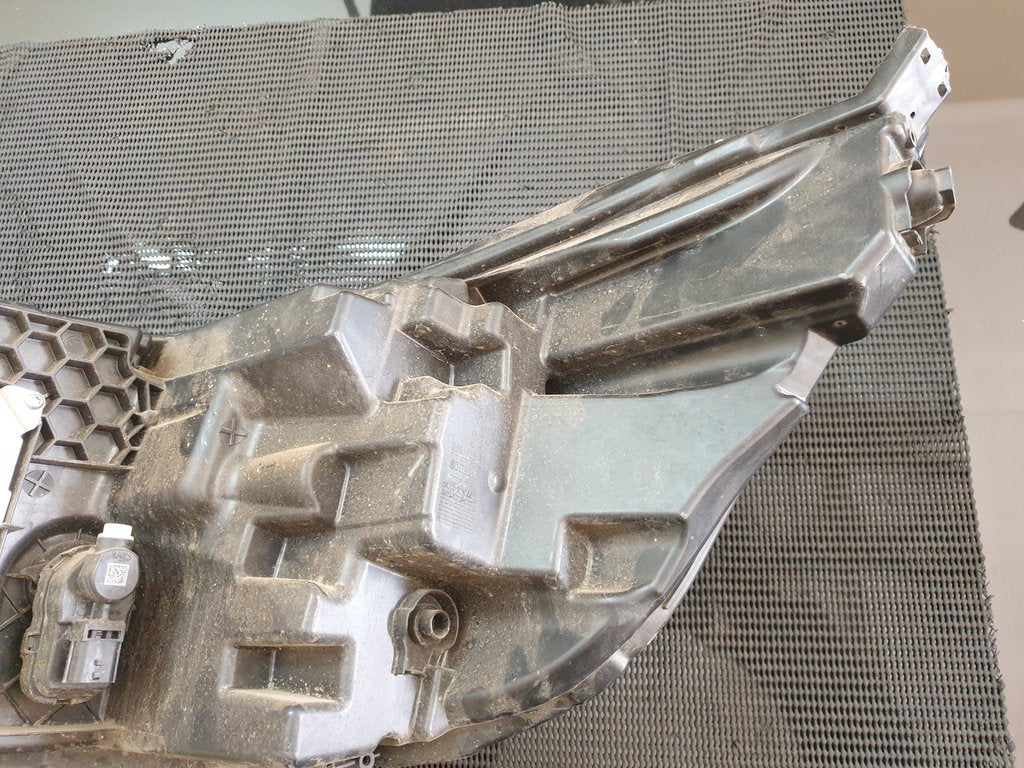 Renault TRAFIC 2.0 DCI Right Headlight