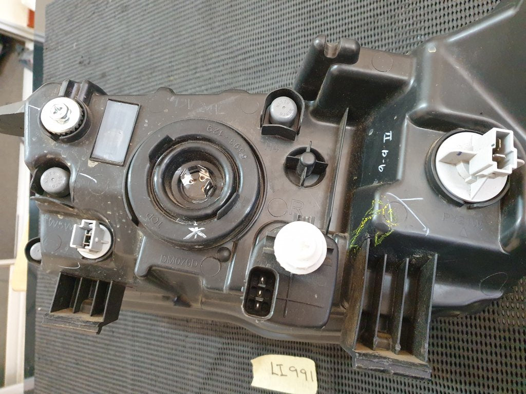 Mahindra XUV300 Right Headlight