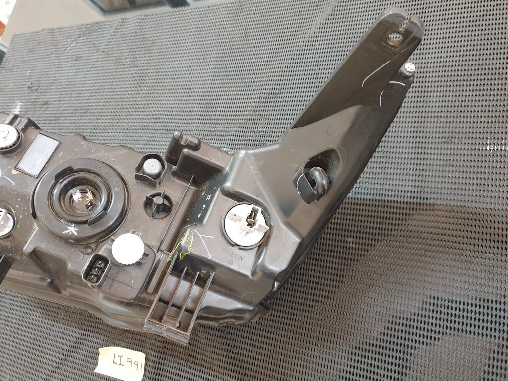 Mahindra XUV300 Right Headlight