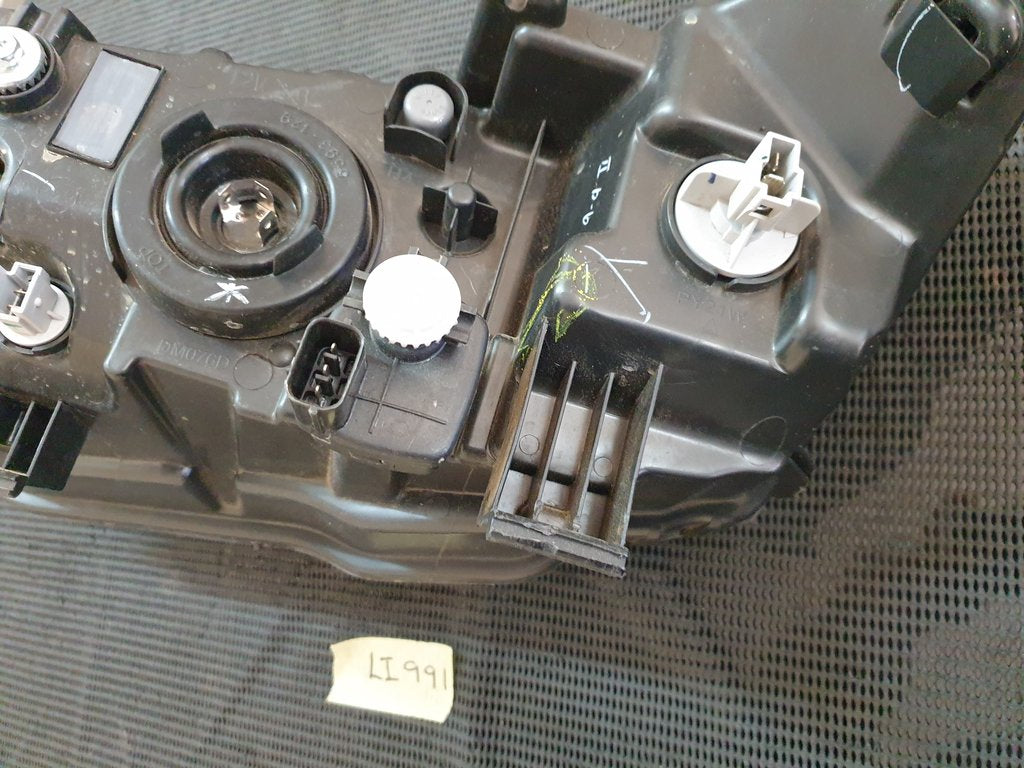 Mahindra XUV300 Right Headlight