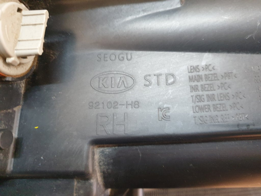 KIA Rio IV Right Headlight