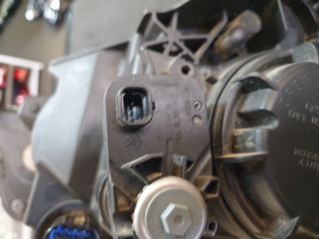 KIA Rio IV Right Headlight