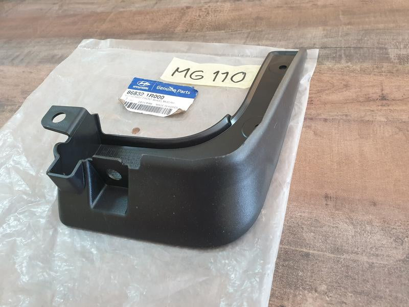Original New Hyundai Accent Right Front Mudguard