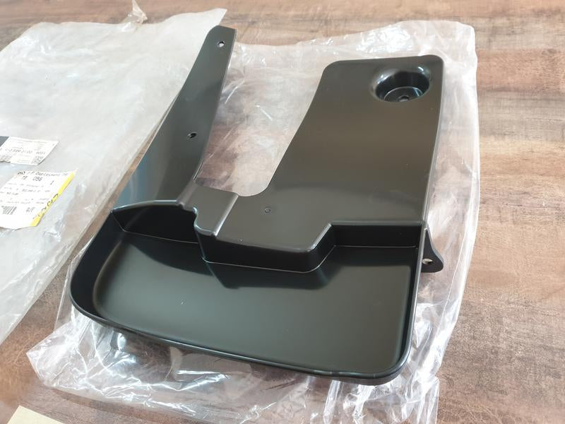 Original New Mercedes-Benz Sprinter Van W907 Right Front Mudguard