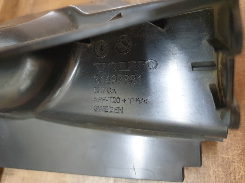 Original New Volvo XC40 Right Front Wheel Arch Guard