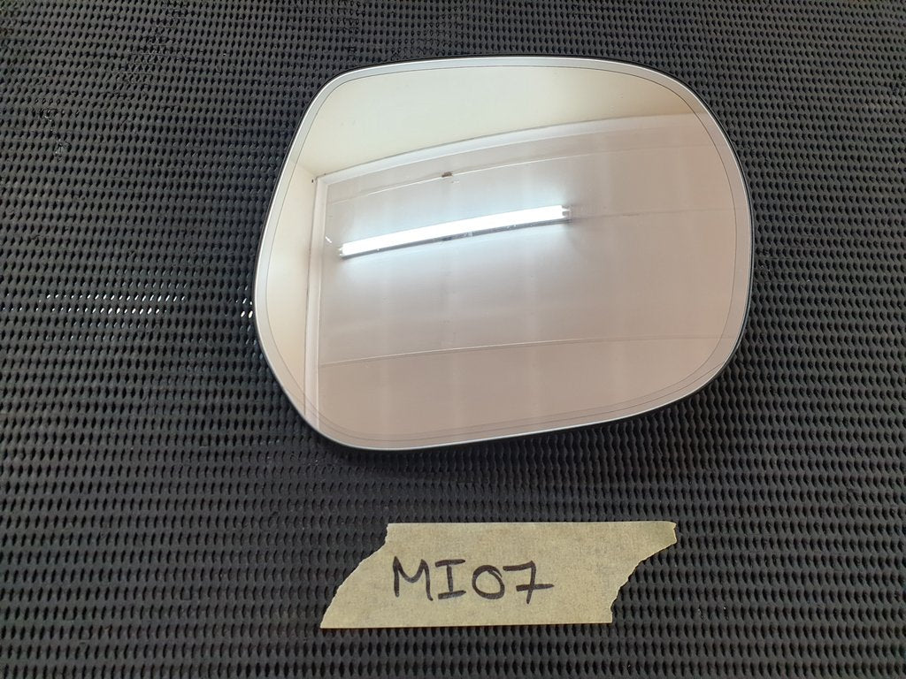 Toyota Hilux Right Outer Mirror Glass