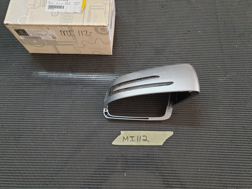 Mercedes-Benz C-Class E-Class W204 W212 Right Outer Mirror Cover and Indicator Light