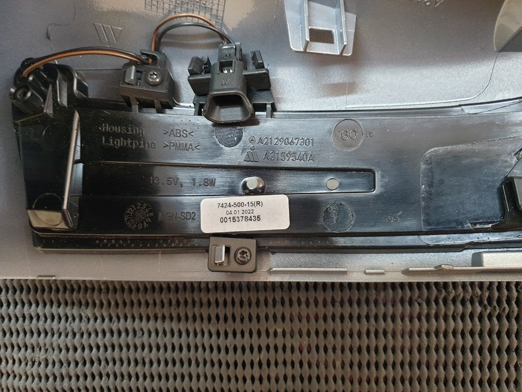 Mercedes-Benz C-Class E-Class W204 W212 Right Outer Mirror Cover and Indicator Light