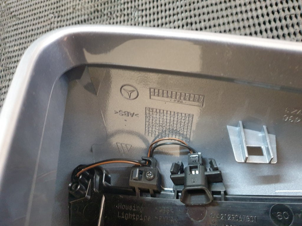 Mercedes-Benz C-Class E-Class W204 W212 Right Outer Mirror Cover and Indicator Light