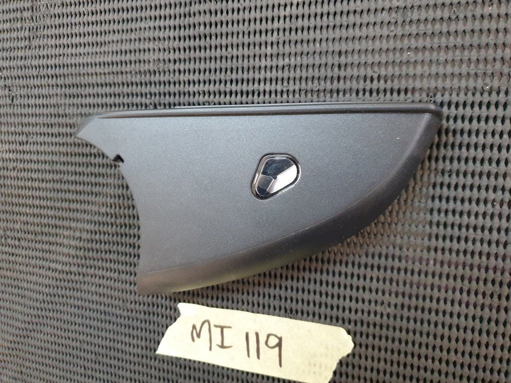 Mercedes-Benz C-Class E-Class W204 W212 Right Outer Mirror Lower Cover