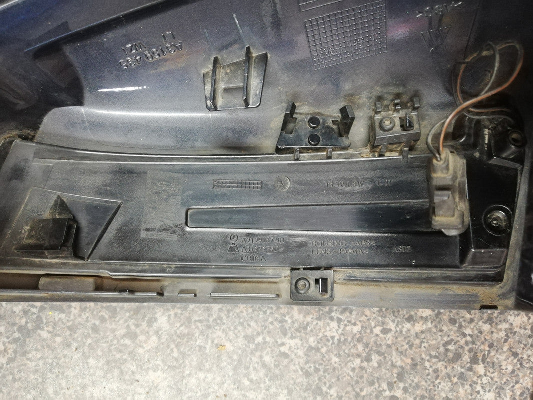 Mercedes-Benz A-Class, B-Class, C-Class, E-Class, CLA, CLS, S-Class, GLA, ML, GLE W176, W246, W204, W212, W207, W117, W218, W221, X156, W164, W166 2010, 2011, 2012, 2013, 2014 Left Outer Mirror Cover with Indicator Light