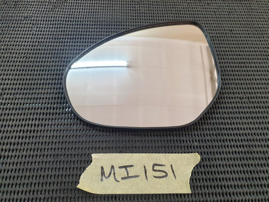 Mazda Mazda2, Mazda3 Left Outer Mirror Glass