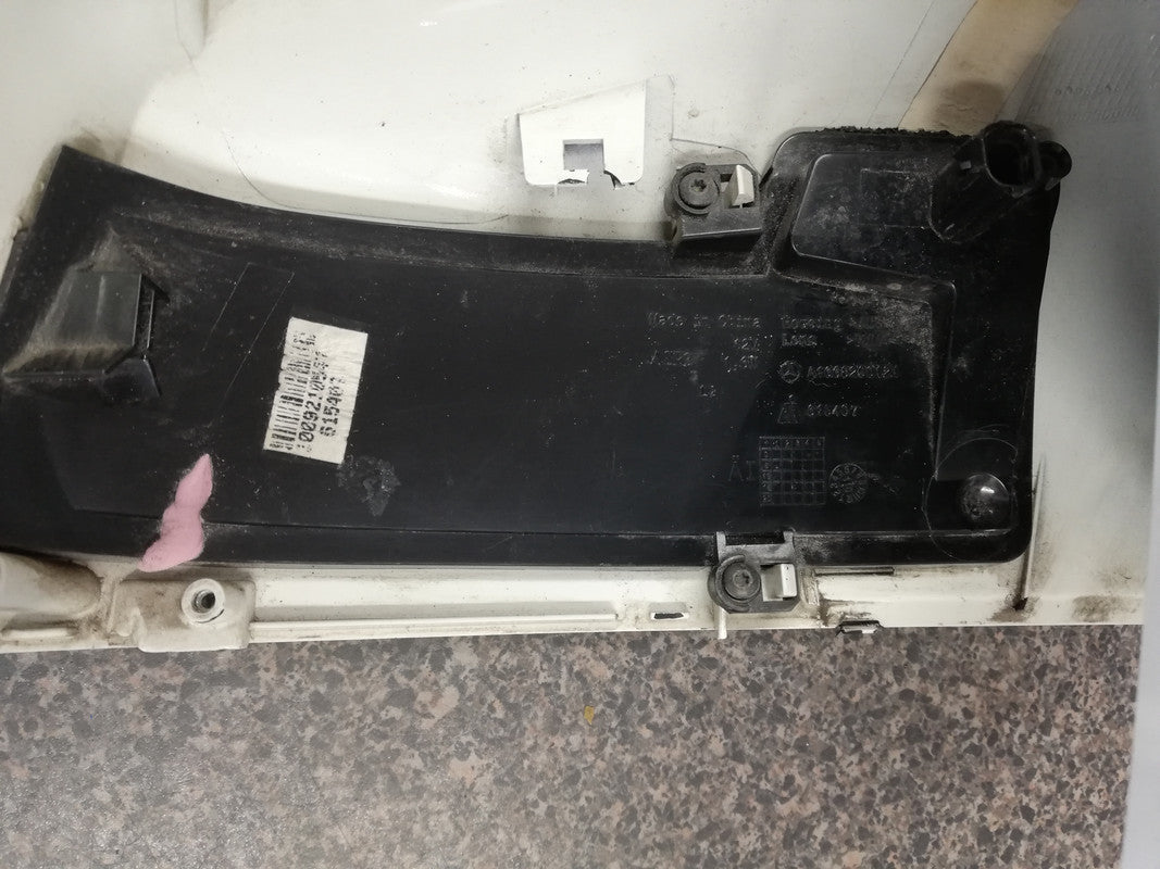 Mercedes-Benz A-Class, B-Class, C-Class, E-Class, CLA, CLS, S-Class, GLA, ML, GLE W176, W246, W204, W212, W207, W117, W218, W221, X156, W164, W166 2010, 2011, 2012, 2013, 2014 Left Outer Mirror Cover, Broken Indicator