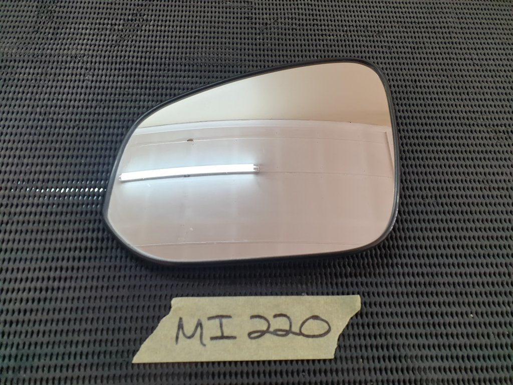 Toyota Hi-lux/SRX Rav 4 2018, 2019, 2020, 2021, 2022, 2023 Left Outer Mirror Glass