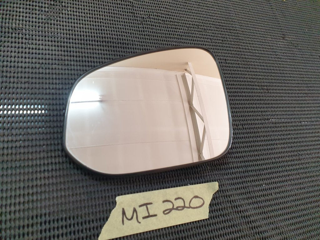 Toyota Hi-lux/SRX Rav 4 2018, 2019, 2020, 2021, 2022, 2023 Left Outer Mirror Glass