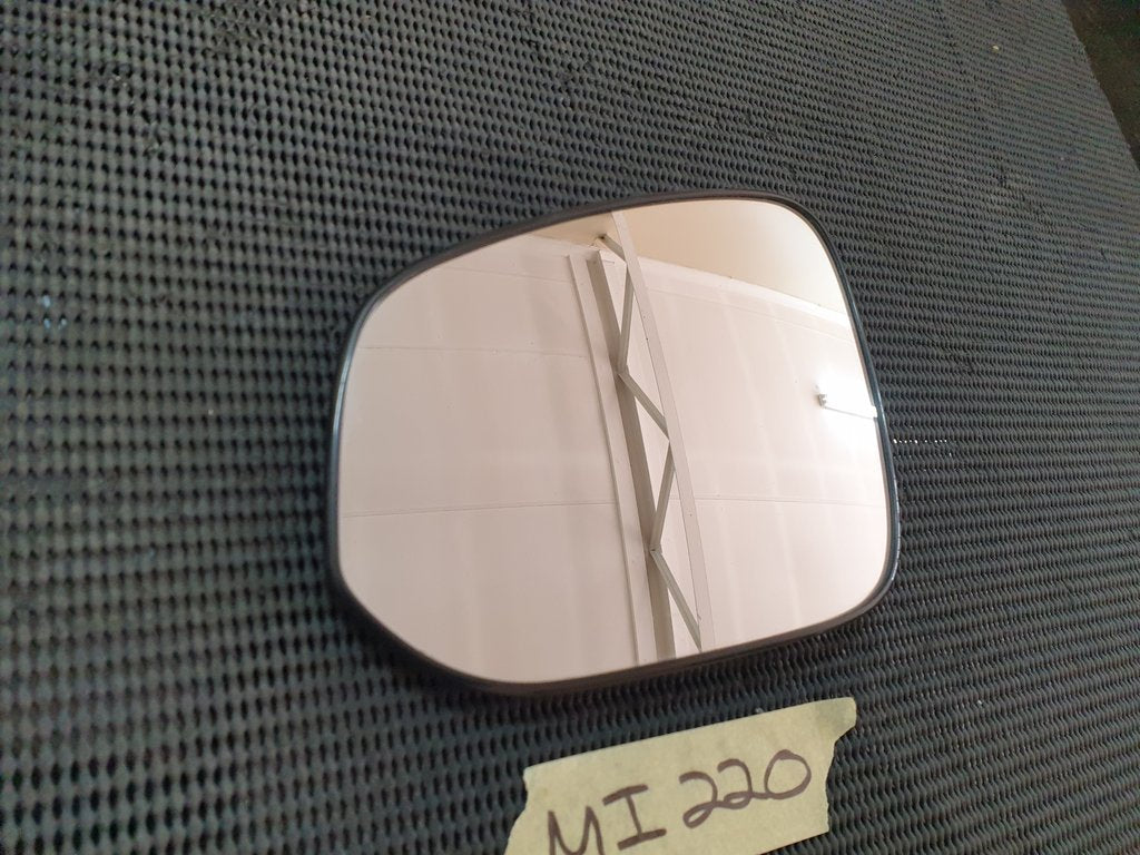 Toyota Hi-lux/SRX Rav 4 2018, 2019, 2020, 2021, 2022, 2023 Left Outer Mirror Glass