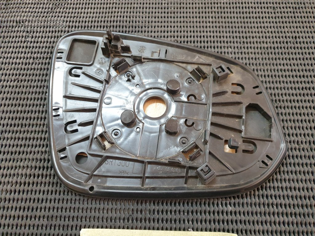 Toyota Hi-lux/SRX Rav 4 2018, 2019, 2020, 2021, 2022, 2023 Left Outer Mirror Glass