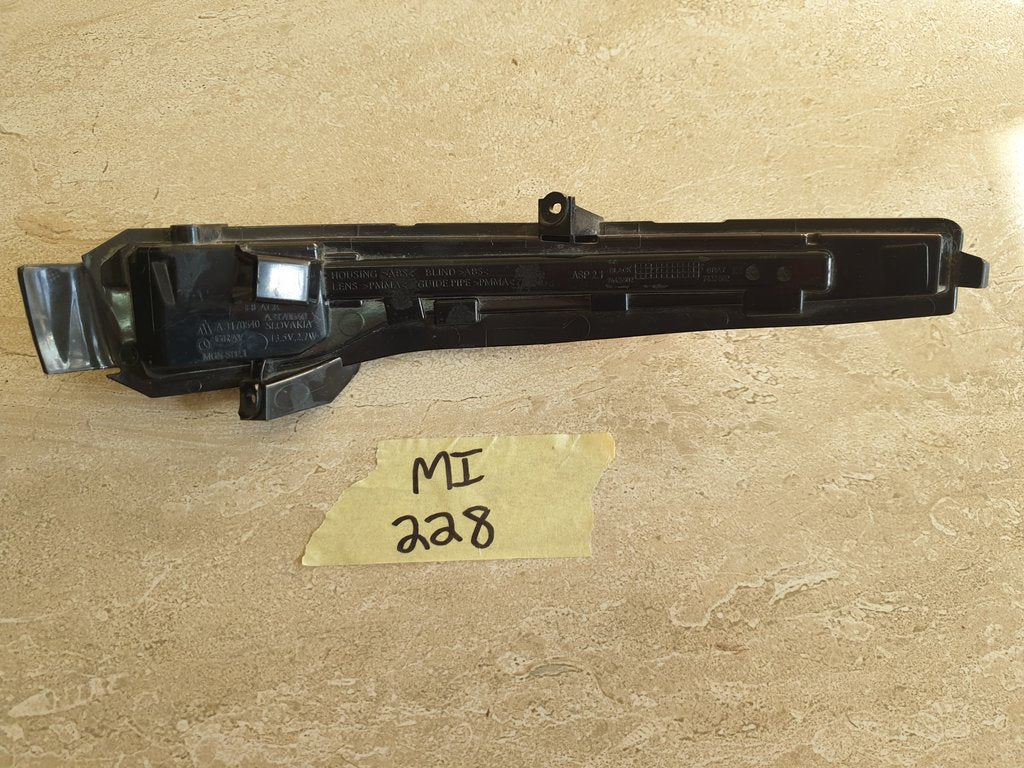 Mercedes-Benz C-Class W205, S205, C205 Right Outer Mirror Indicator Light