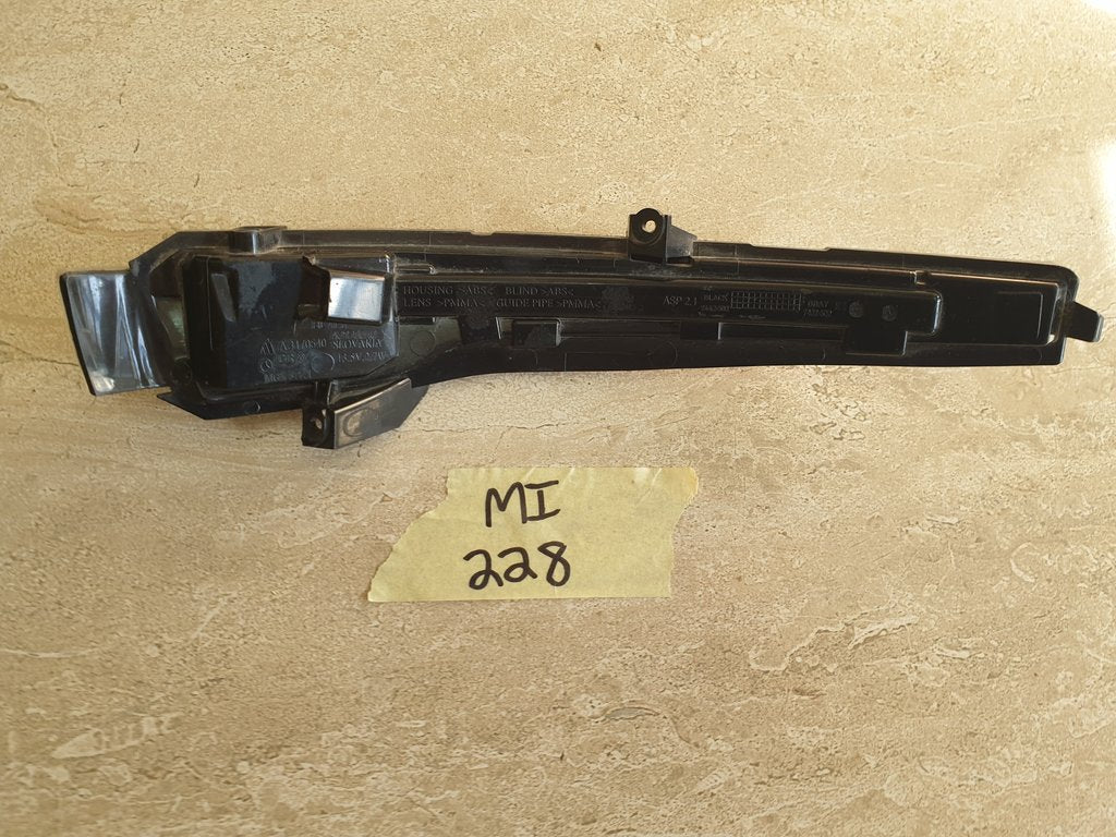 Mercedes-Benz C-Class W205, S205, C205 Right Outer Mirror Indicator Light