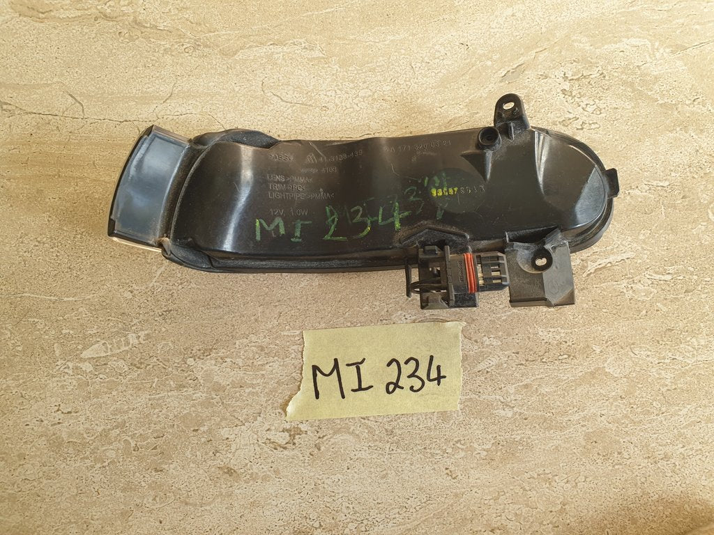 Mercedes-Benz SLK200 K-SLK55  Left Outer Mirror Indicator Light