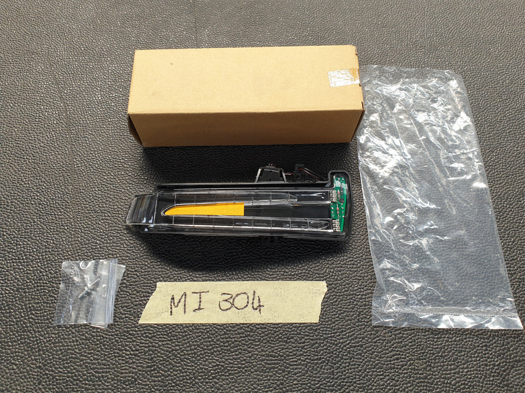 Mercedes-Benz Aftermarket E-Class Right Outer Mirror Indicator Light