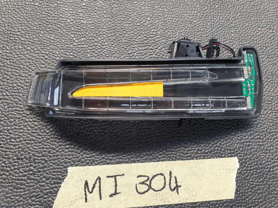Mercedes-Benz Aftermarket E-Class Right Outer Mirror Indicator Light