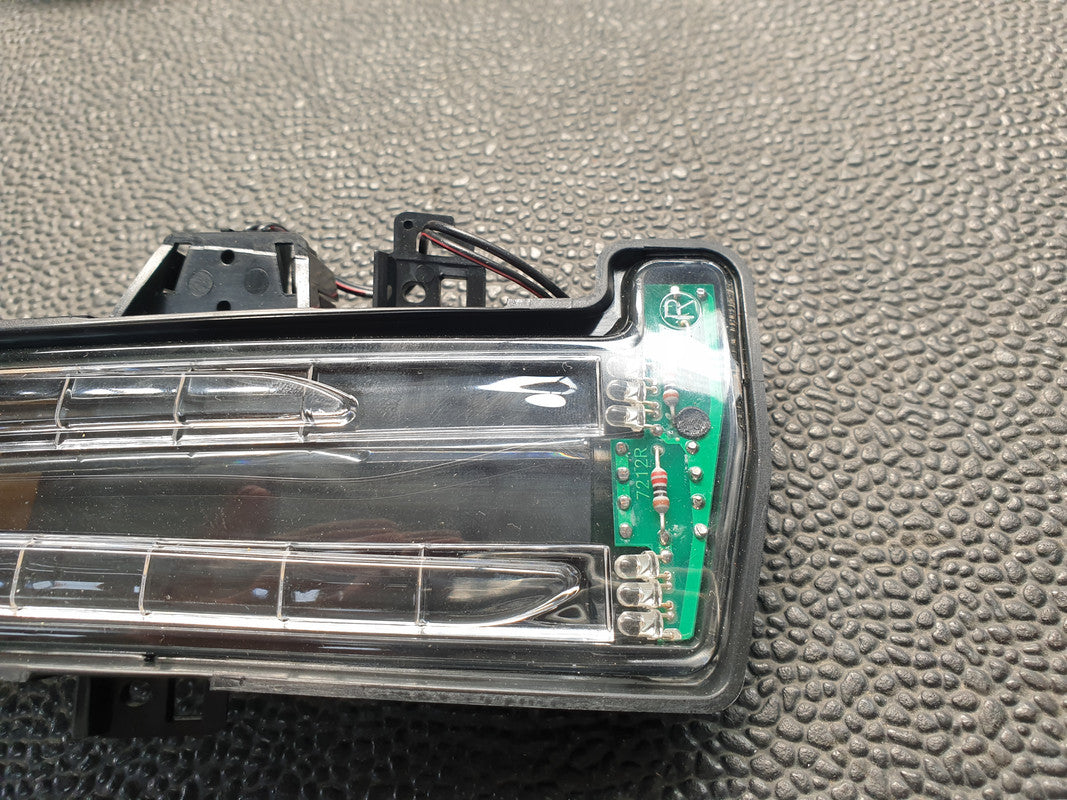 Mercedes-Benz Aftermarket E-Class Right Outer Mirror Indicator Light