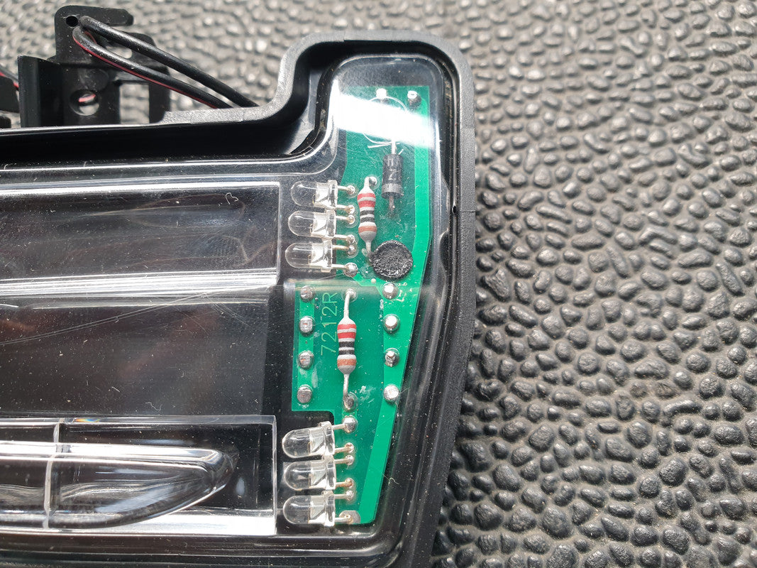 Mercedes-Benz Aftermarket E-Class Right Outer Mirror Indicator Light