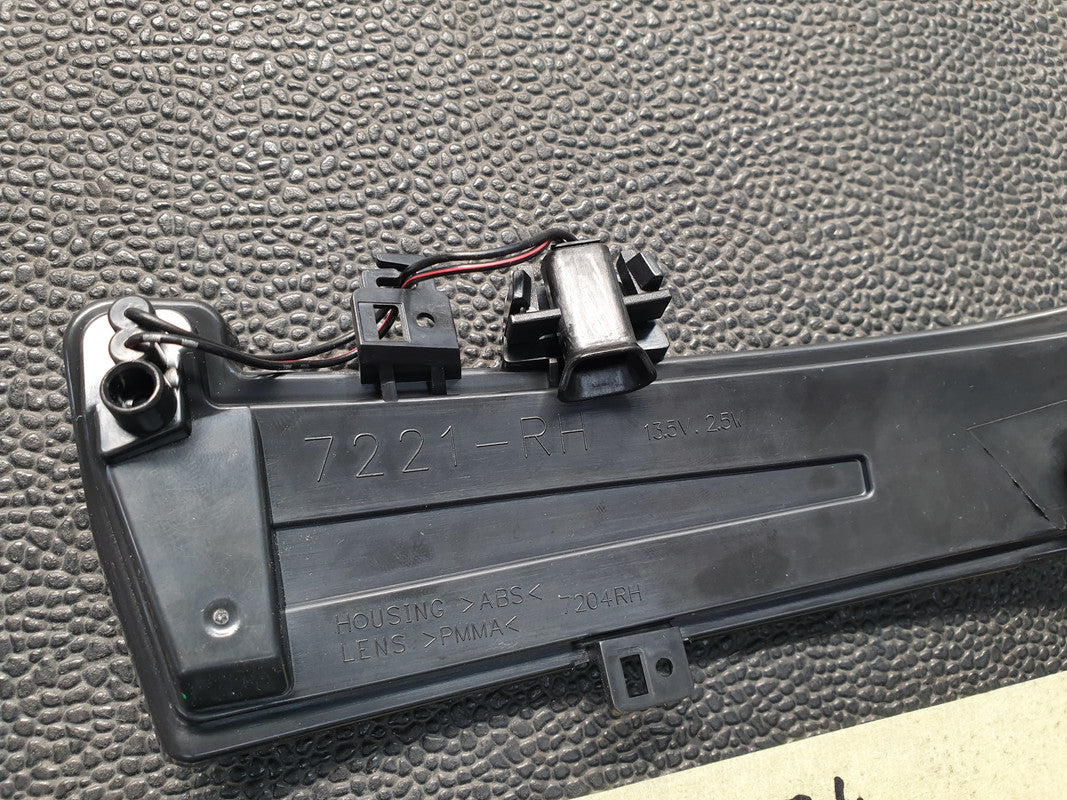 Mercedes-Benz Aftermarket E-Class Right Outer Mirror Indicator Light