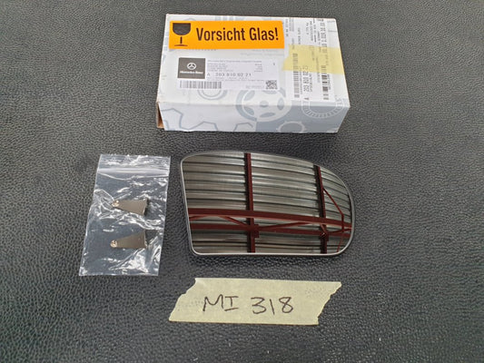 Mercedes-Benz C-Class W203 Right Outer Mirror Glass