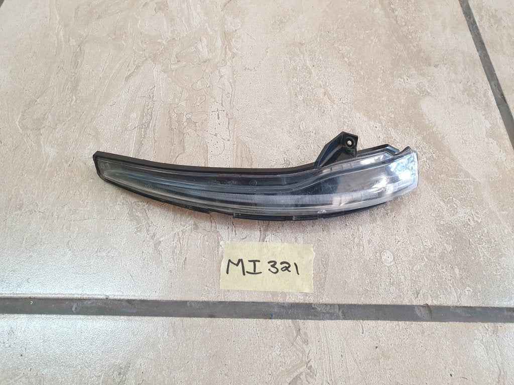 Mercedes-Benz C-Class W205 Left Outer Mirror Indicator Light