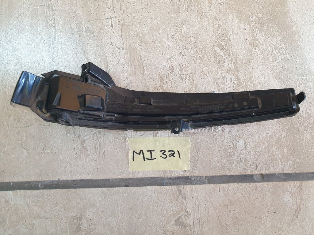 Mercedes-Benz C-Class W205 Left Outer Mirror Indicator Light