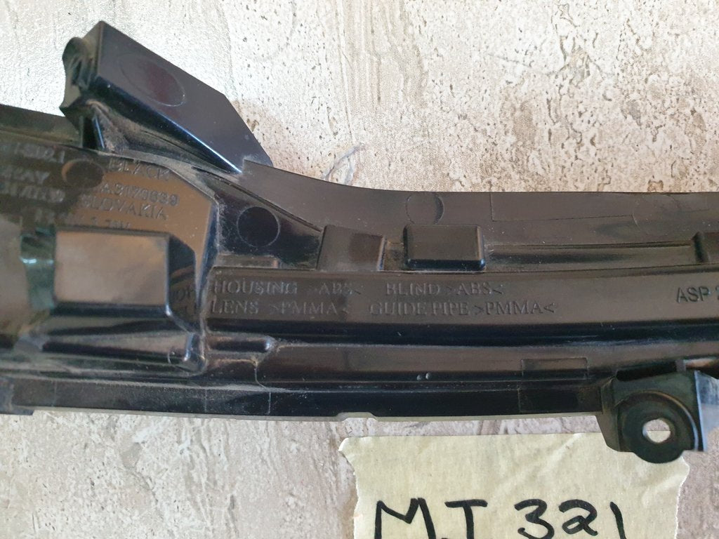 Mercedes-Benz C-Class W205 Left Outer Mirror Indicator Light