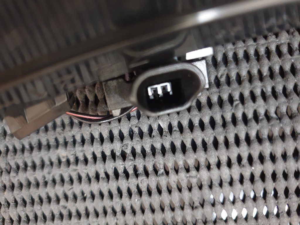 Mercedes-Benz Aftermarket A-Class, B-Class, C-Class, E-Class, CLA, CLS, S-Class, GLA, ML, GLE W176, W246, W204, W212, W207, W117, W218, W221, X156, W164, W166 2010, 2011, 2012, 2013, 2014 Left Outer Mirror Indicator Light