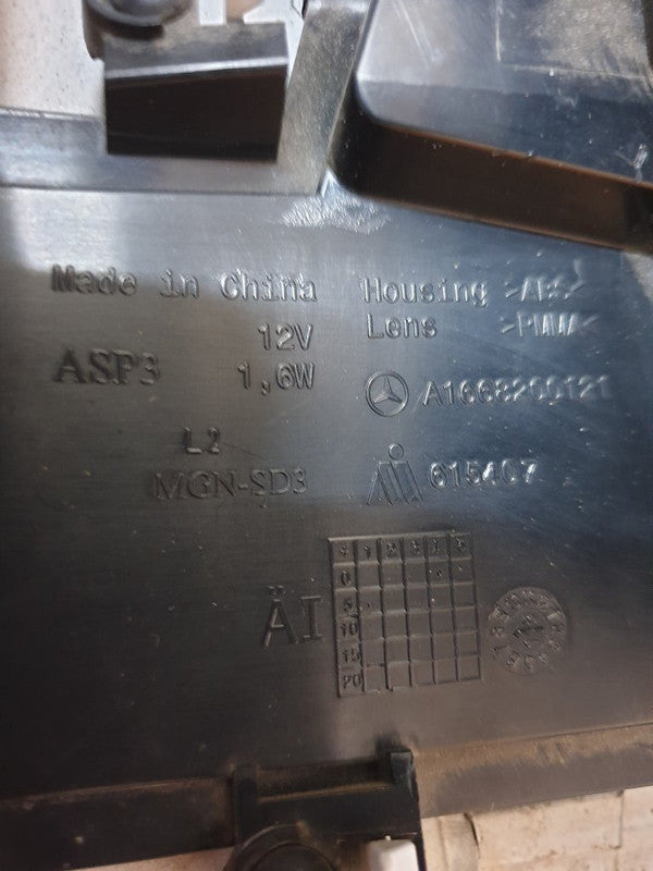 Mercedes-Benz C-Class E-Class W204 W212 Left Outer Mirror cover with Broken Indicator Light