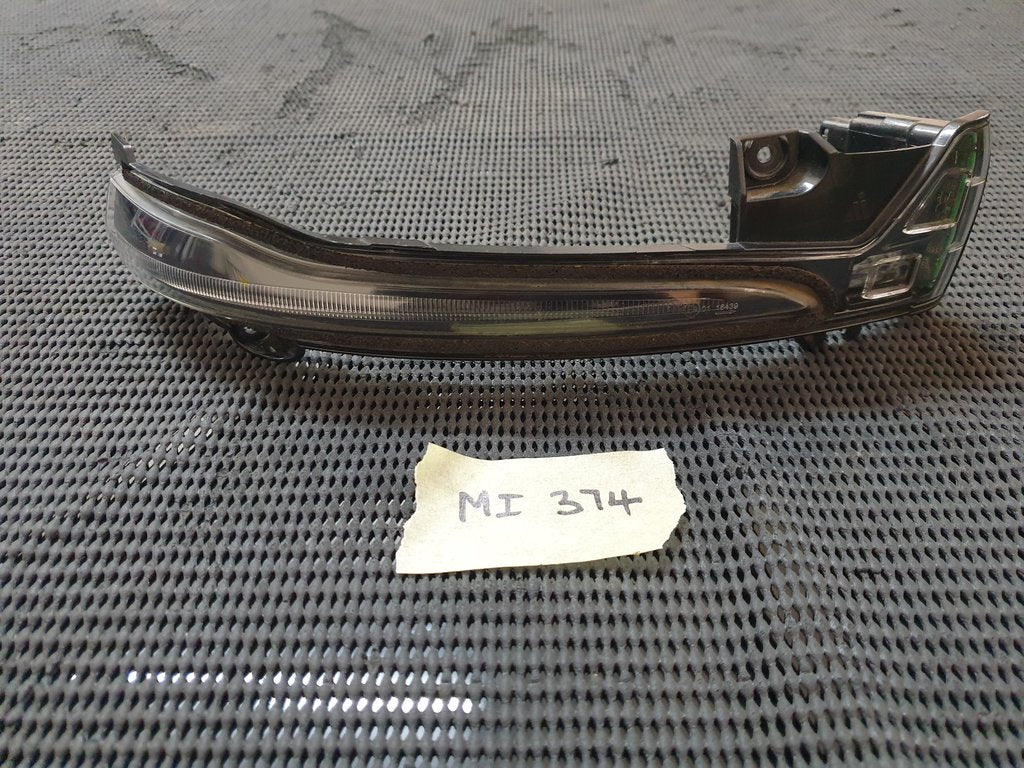 Mercedes-Benz X-Class W470 Right Outer Mirror Indicator Light