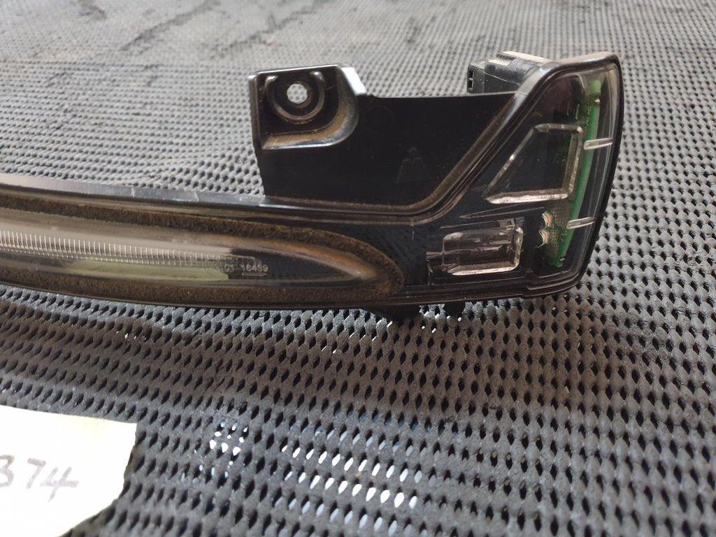 Mercedes-Benz X-Class W470 Right Outer Mirror Indicator Light