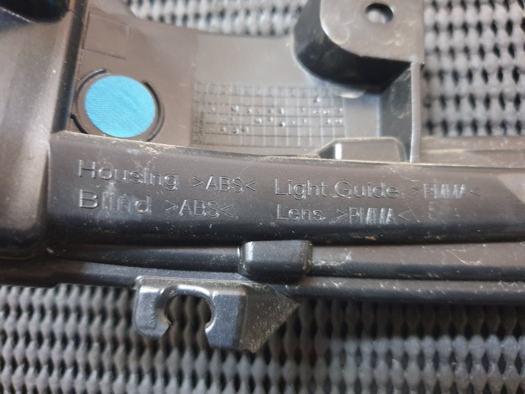 Mercedes-Benz X-Class W470 Right Outer Mirror Indicator Light