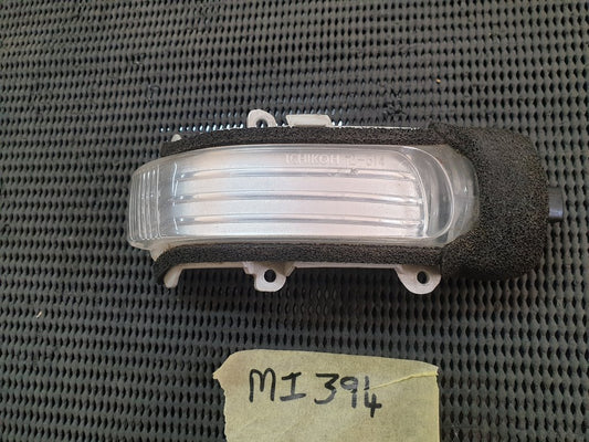 Toyota Hilux D4D Right Outer Mirror Indicator Light