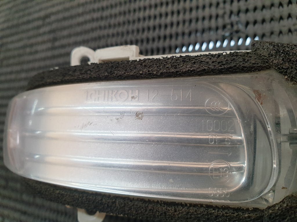 Toyota Hilux D4D Right Outer Mirror Indicator Light